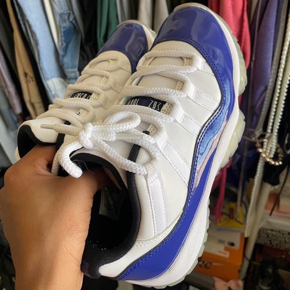 Air Jordan 11 Retro Low ❄️ - Picture 2 of 4